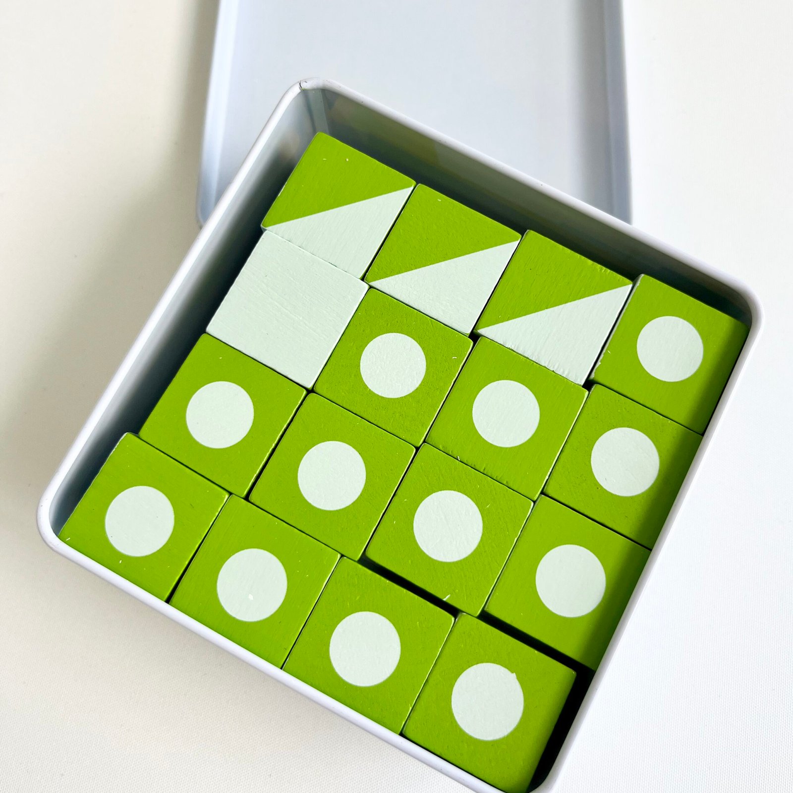 3D-jigsaw-puzzle-in-tin